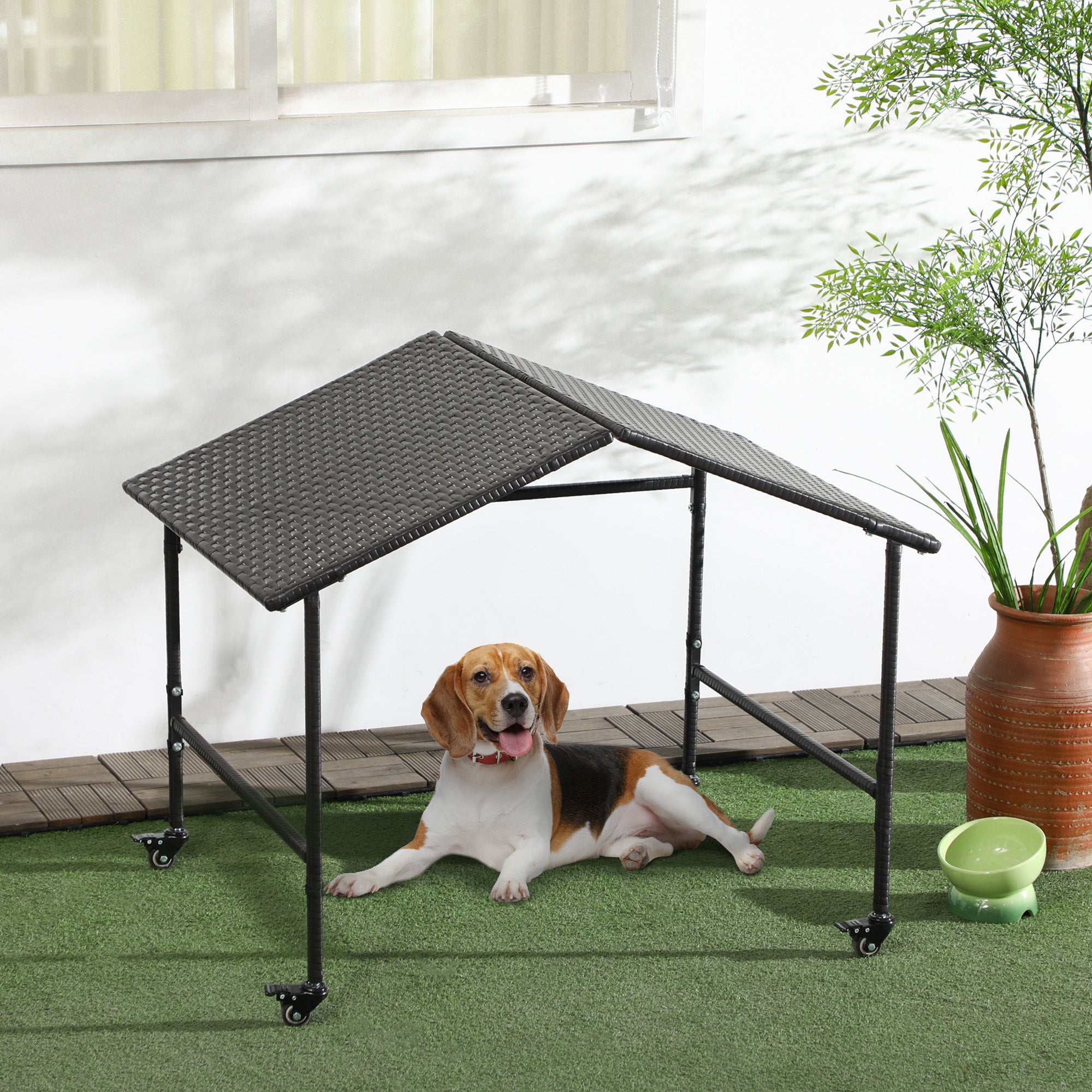 PawHut Wicker Dog Shelter with Wheels, Portable Outdoor Animal Shelter for Small and Medium Sized Dogs, Dark Brown