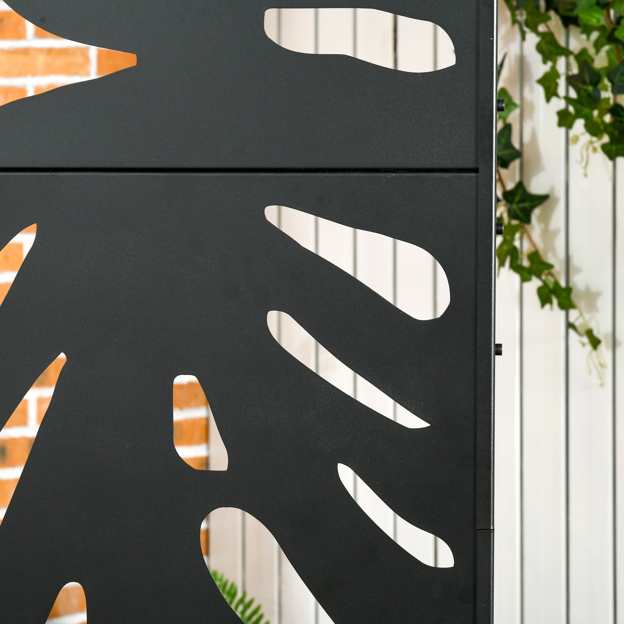 Outsunny Metal Outdoor Privacy Screen, Decorative Outdoor Divider with Stand and Expansion Screws, Freestanding Privacy Panel for Garden Backyard Deck Pool Hot Tub, Leaf Style