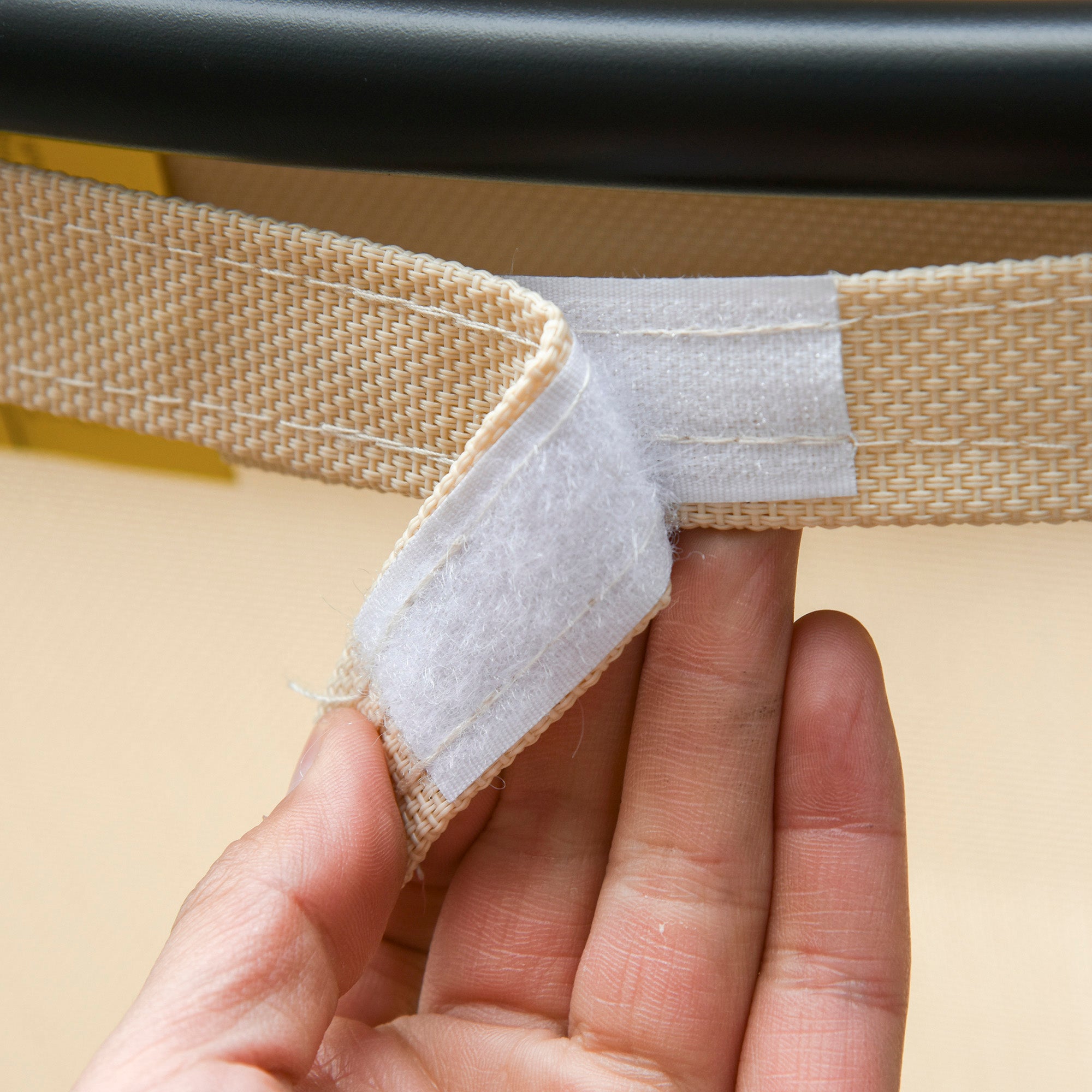 Outsunny Patio Lounge Chair, Aluminum Reclining Outdoor Tanning Chair with 5-Level Adjustable Backrest, Head Pillow and Breathable Mesh Fabric, for Pool, Deck, Garden, Beige