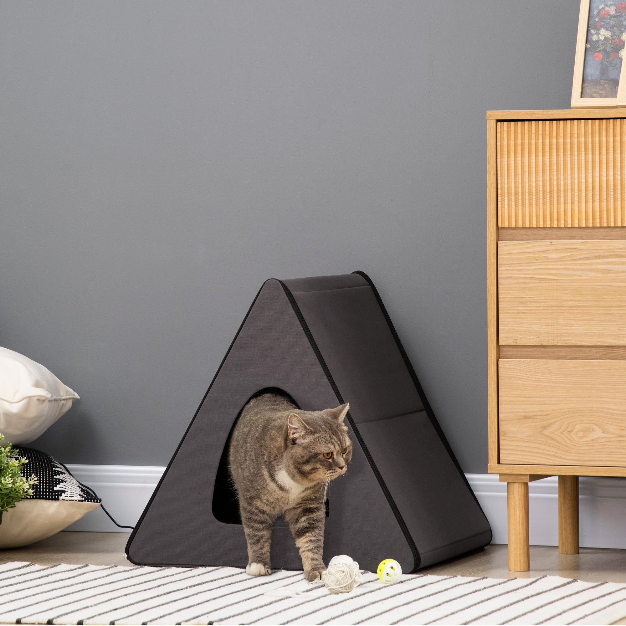 PawHut Heated Cat House A-Frame Pet Shelter with Zippered Water-resistant Roof for Indoor and Outdoor