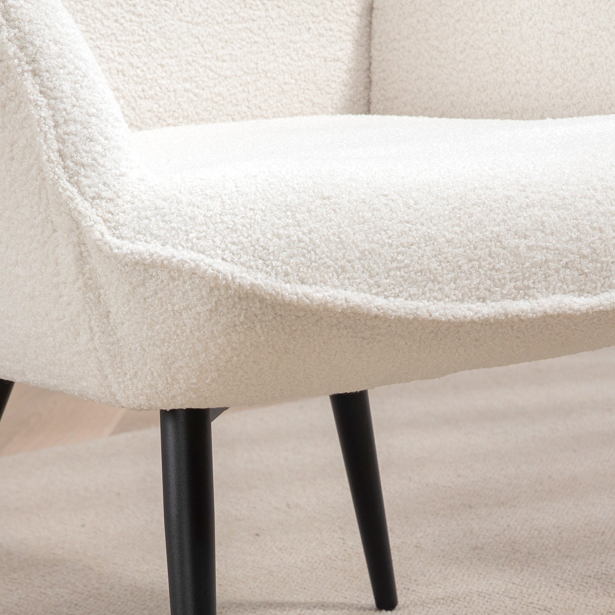 HOMCOM Modern Sherpa Boucle Accent Chair, Upholstered Lounge Chair, Fluffy Armchair for Living Room, Bedroom, Reading Room, Cream White