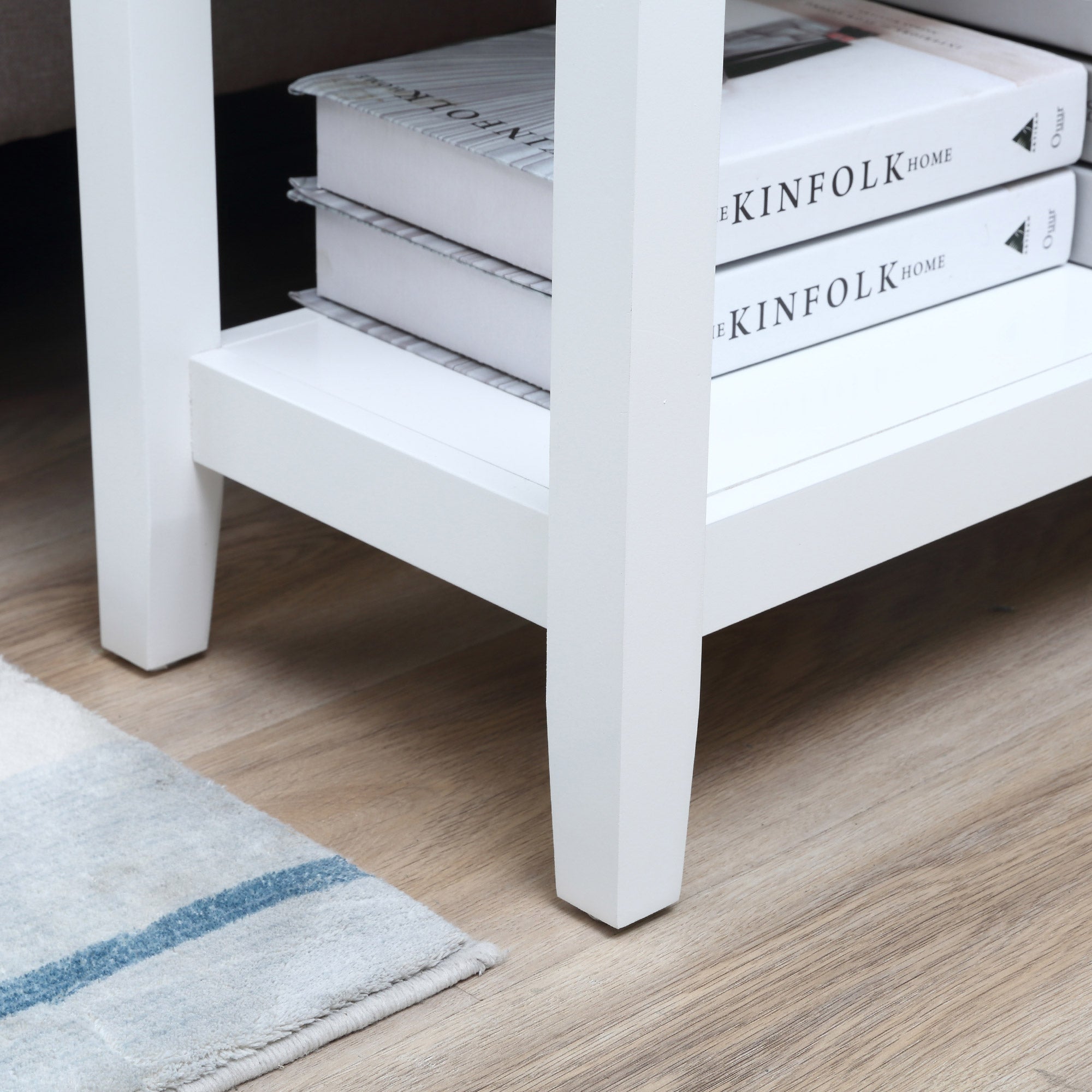 HOMCOM Flip Top End Table, Side Table with Storage Shelf and Cable Management, Narrow Nightstand for Small Spaces in Living Room, Bedroom, 23.8" x 12.8" x 27.6", White