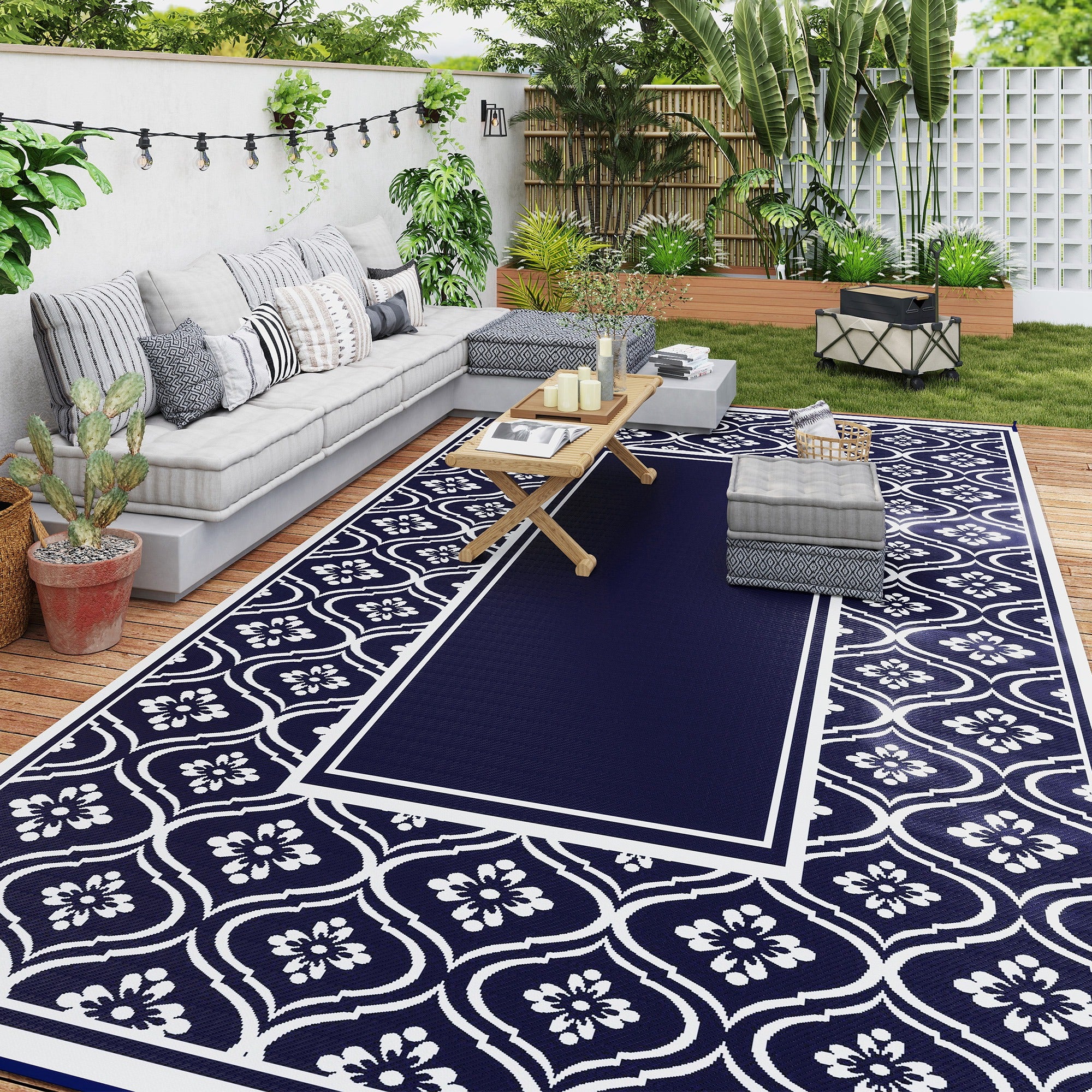 Outsunny Reversible Outdoor RV Rug with Carry Bag, 9' x 18' Patio Floor Mat, Plastic Straw Rug for Backyard, Deck, Picnic, Beach, Camping, Gourd Border, Blue and White