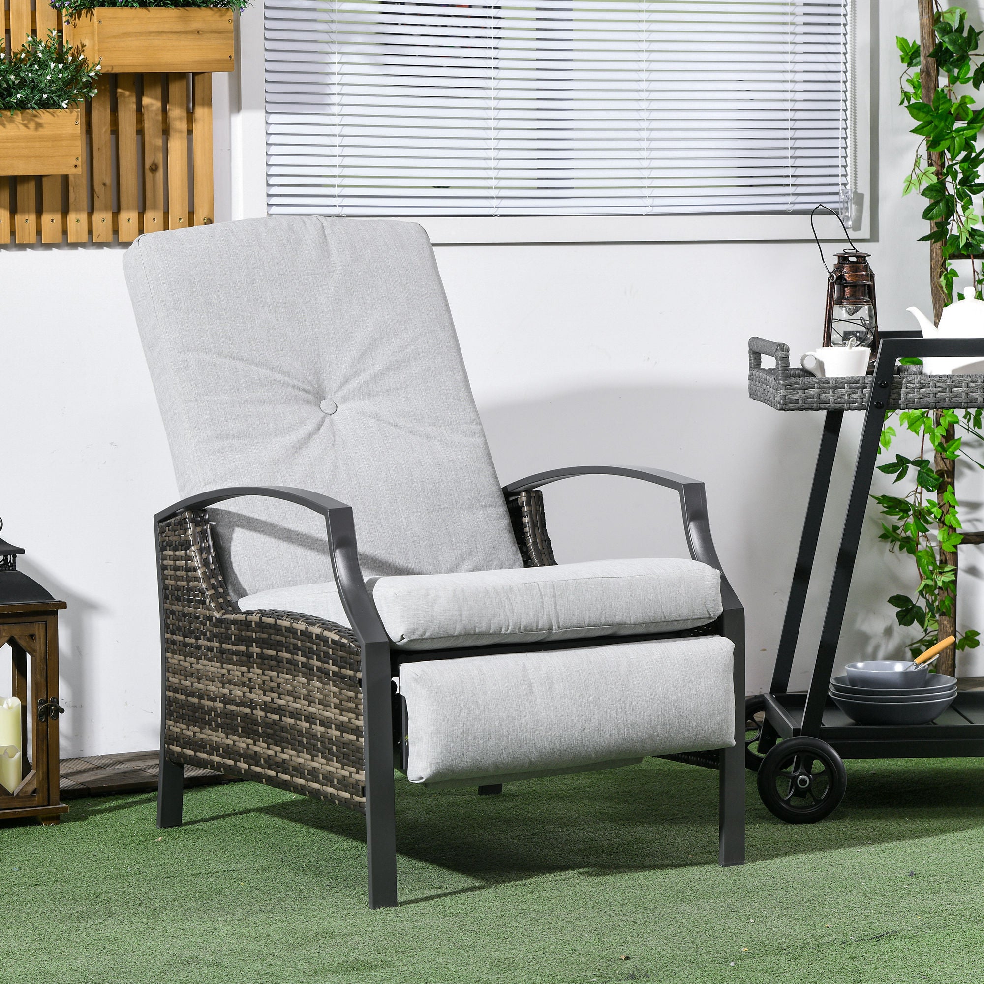 Outsunny Outdoor Rattan Recliner Chair Patio Adjustable Wicker Sofa Armchair Garden Relaxing Lounge Seat with Retractable Footrest and Cushion, Light Grey