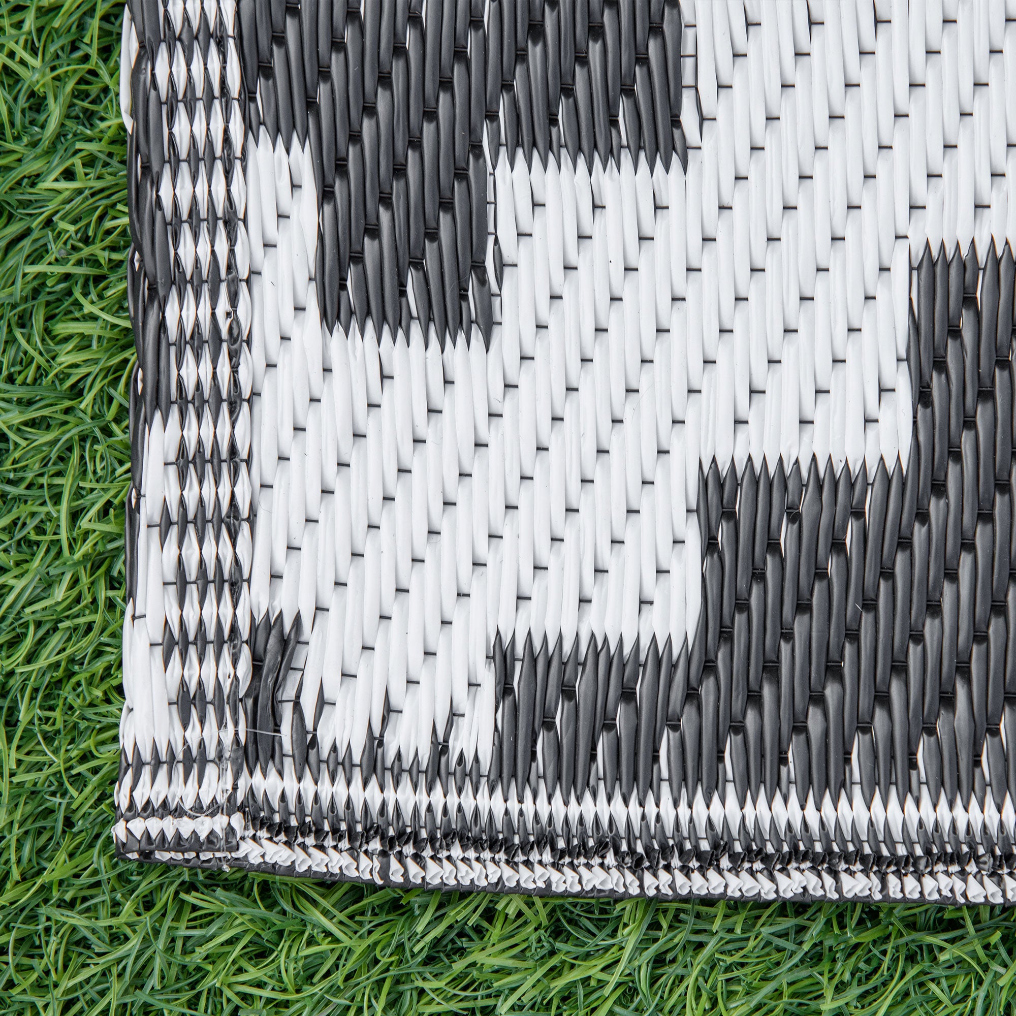 Outsunny Reversible Outdoor RV Rug, 6' x 9' Patio Floor Mat, Plastic Straw Rug for Backyard, Deck, Picnic, Beach, Camping, Large Diamond, Black and White
