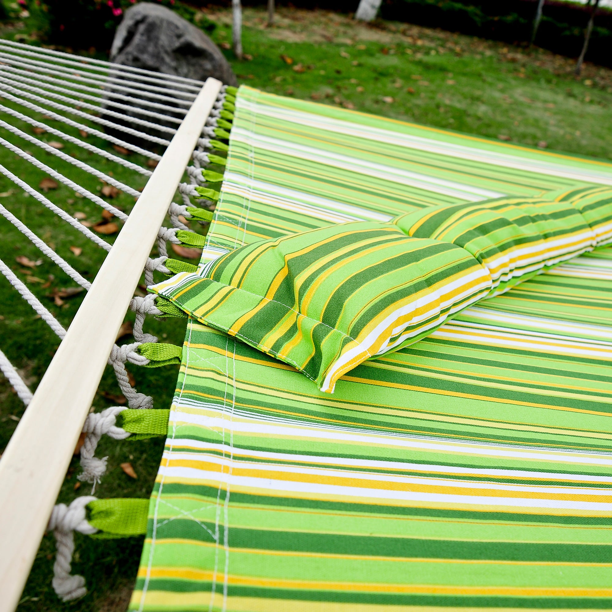 Outsunny 75" Patio Outdoor Hammock, Striped Camping Hammock Lounge Bed Garden w/ Pillow, Green