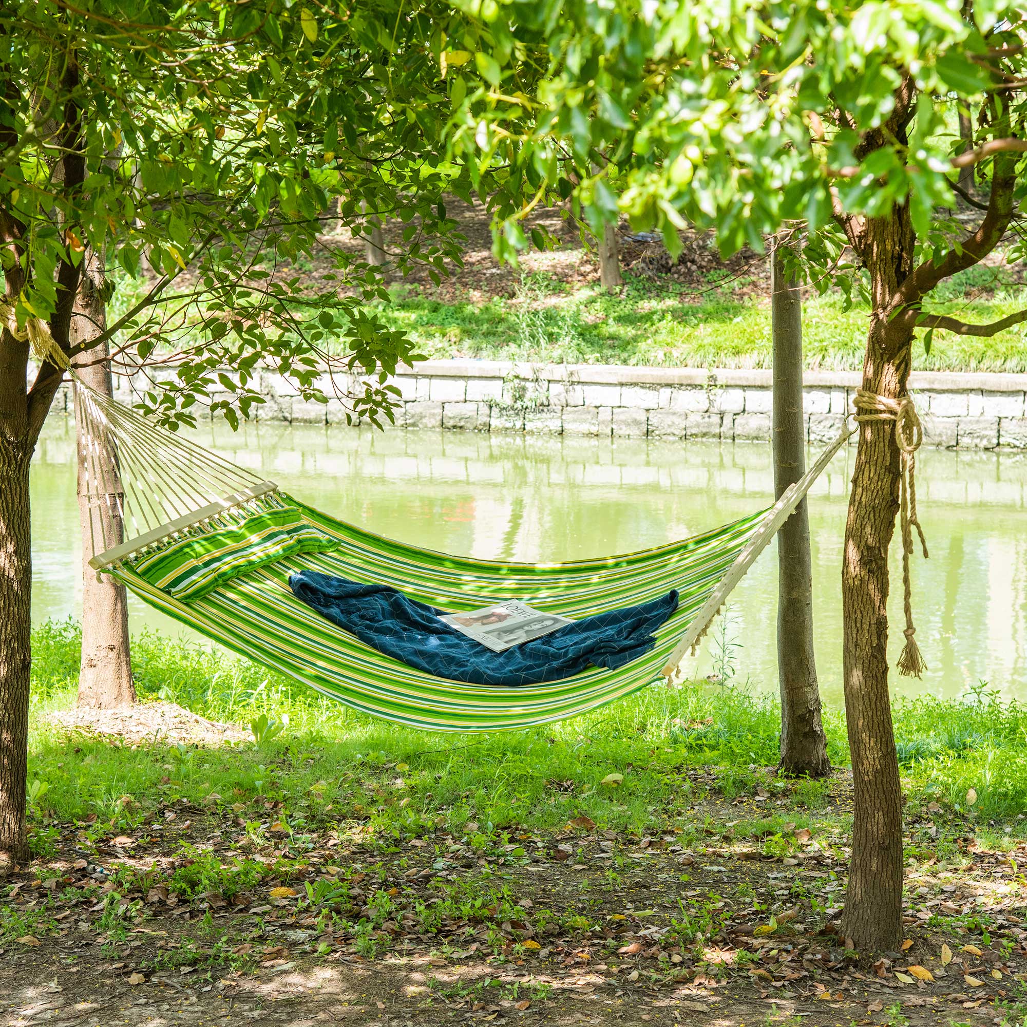 Outsunny 75" Patio Outdoor Hammock, Striped Camping Hammock Lounge Bed Garden w/ Pillow, Green