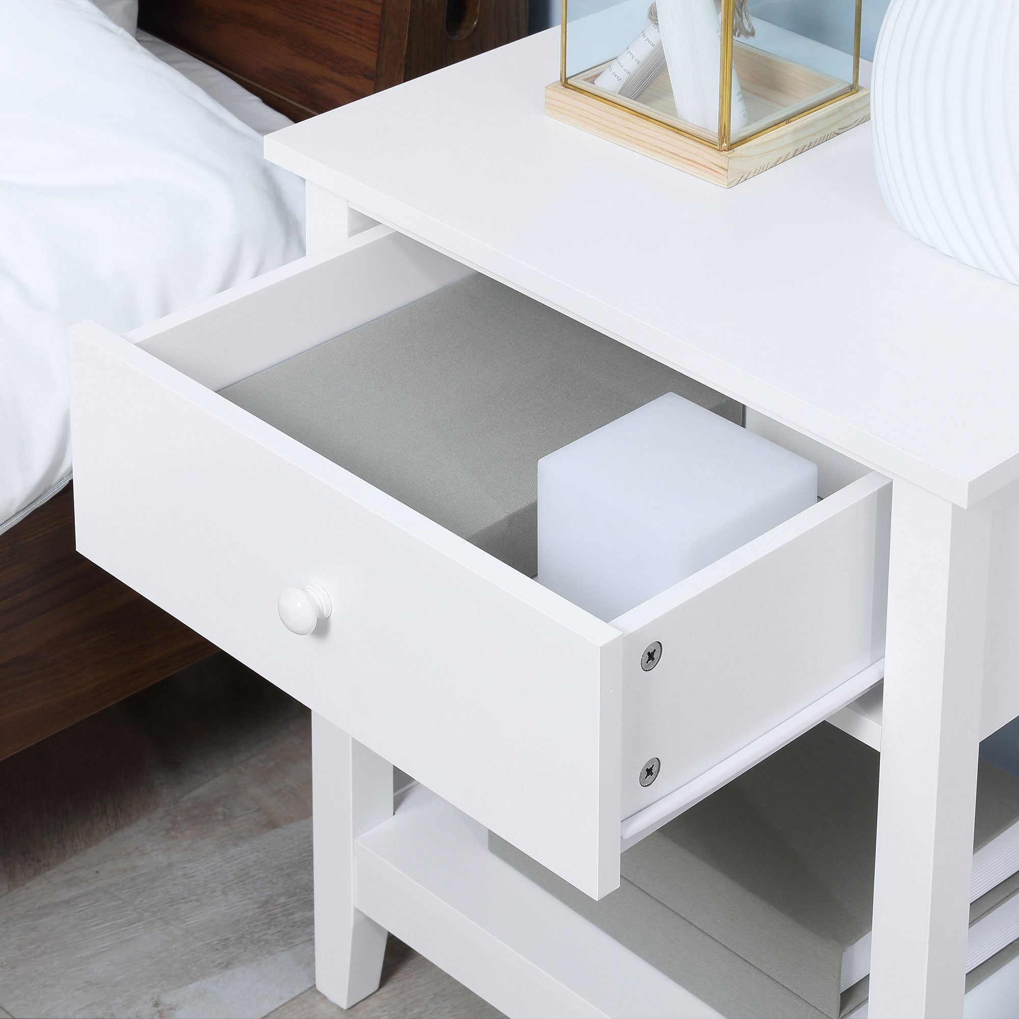 HOMCOM Modern Style Nightstand, Side Table with Drawer and Storage Shelf for Bedroom, 19.7