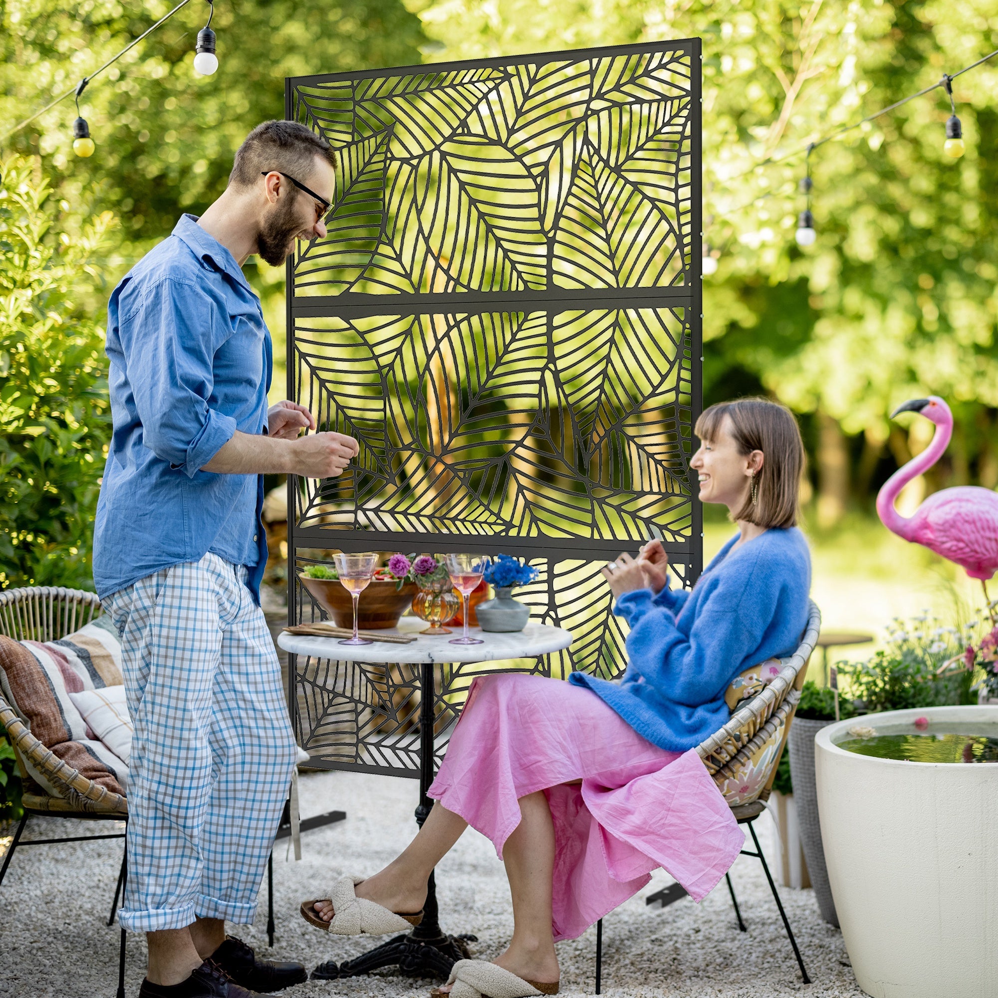 Outsunny Metal Outdoor Privacy Screen, Decorative Outdoor Divider with Stand and Expansion Screws, Freestanding Privacy Panel for Garden, Backyard, Deck, Large Leaf Style, Black