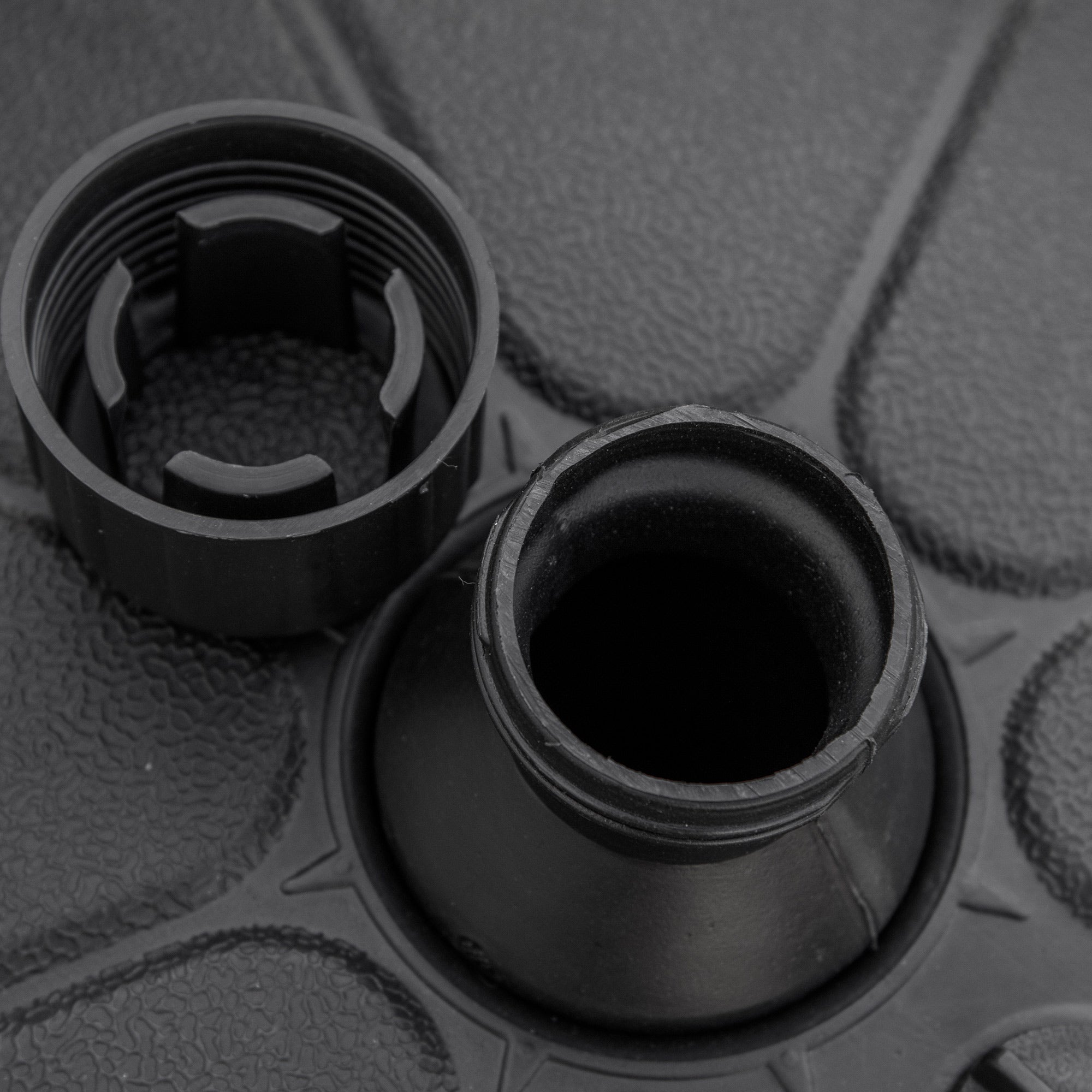 Outsunny Patio Umbrella Base, Round Umbrella Stand, Water or Sand Filled, Garden Umbrella Holder for 1.26", 1.5" Poles, Black