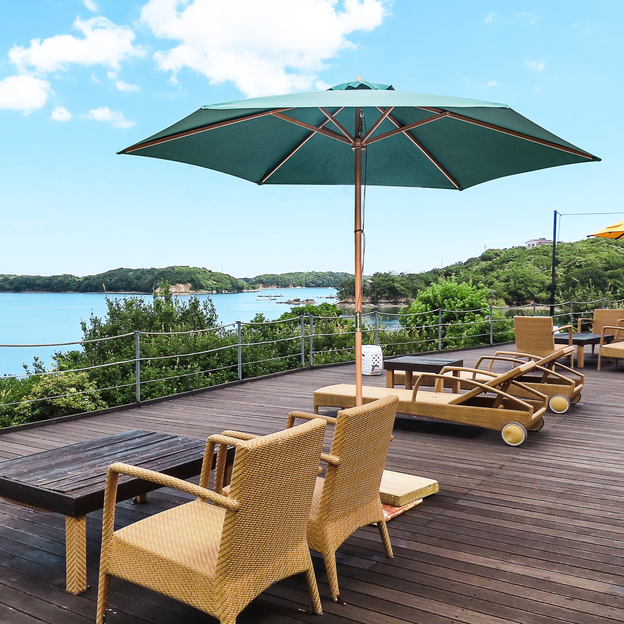 Outsunny ⌀9' x 8' H Patio Umbrella, Market Umbrella with Hardwood Frame and Wind Vent, Outdoor Beach Parasol, Green