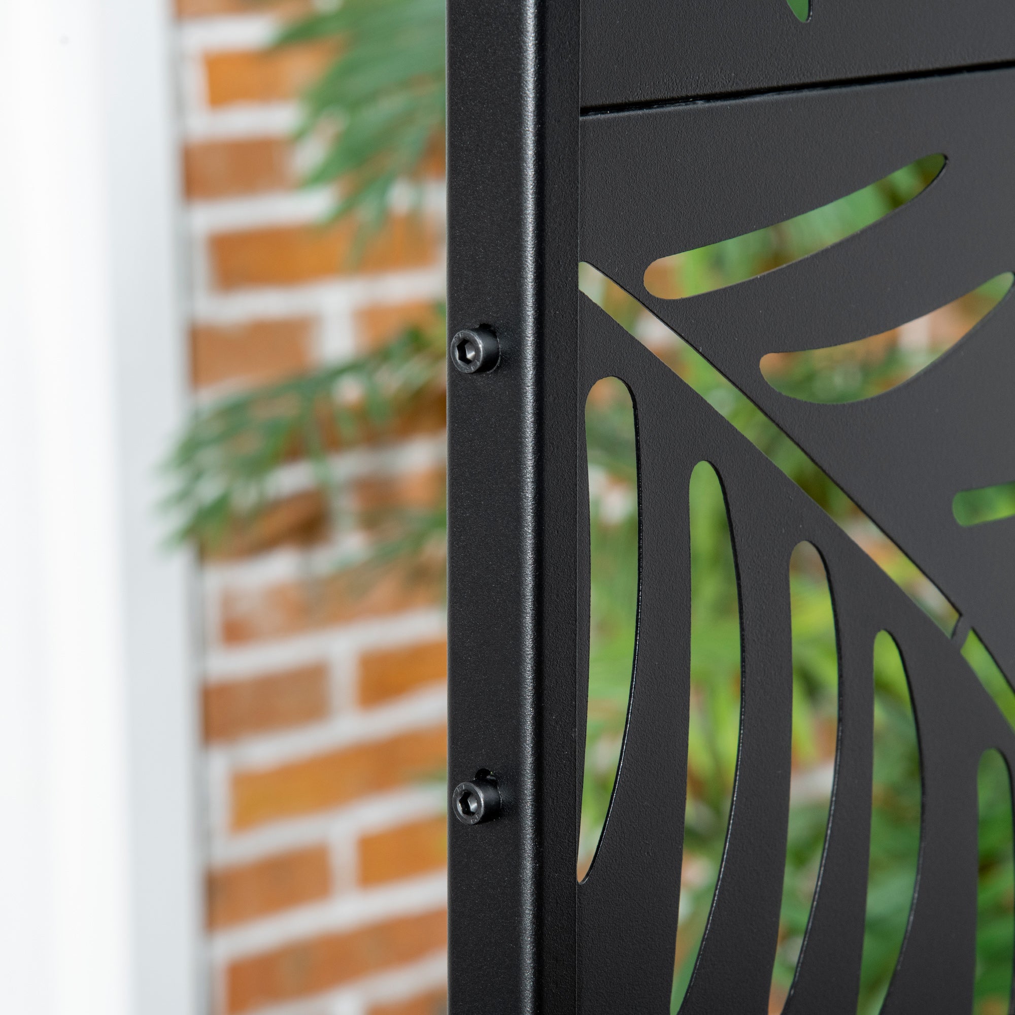 Outsunny Metal Outdoor Privacy Screen, Decorative Outdoor Divider with Stand and Expansion Screws, Freestanding Privacy Panel for Garden Deck Pool Hot Tub, Willow Branch Style