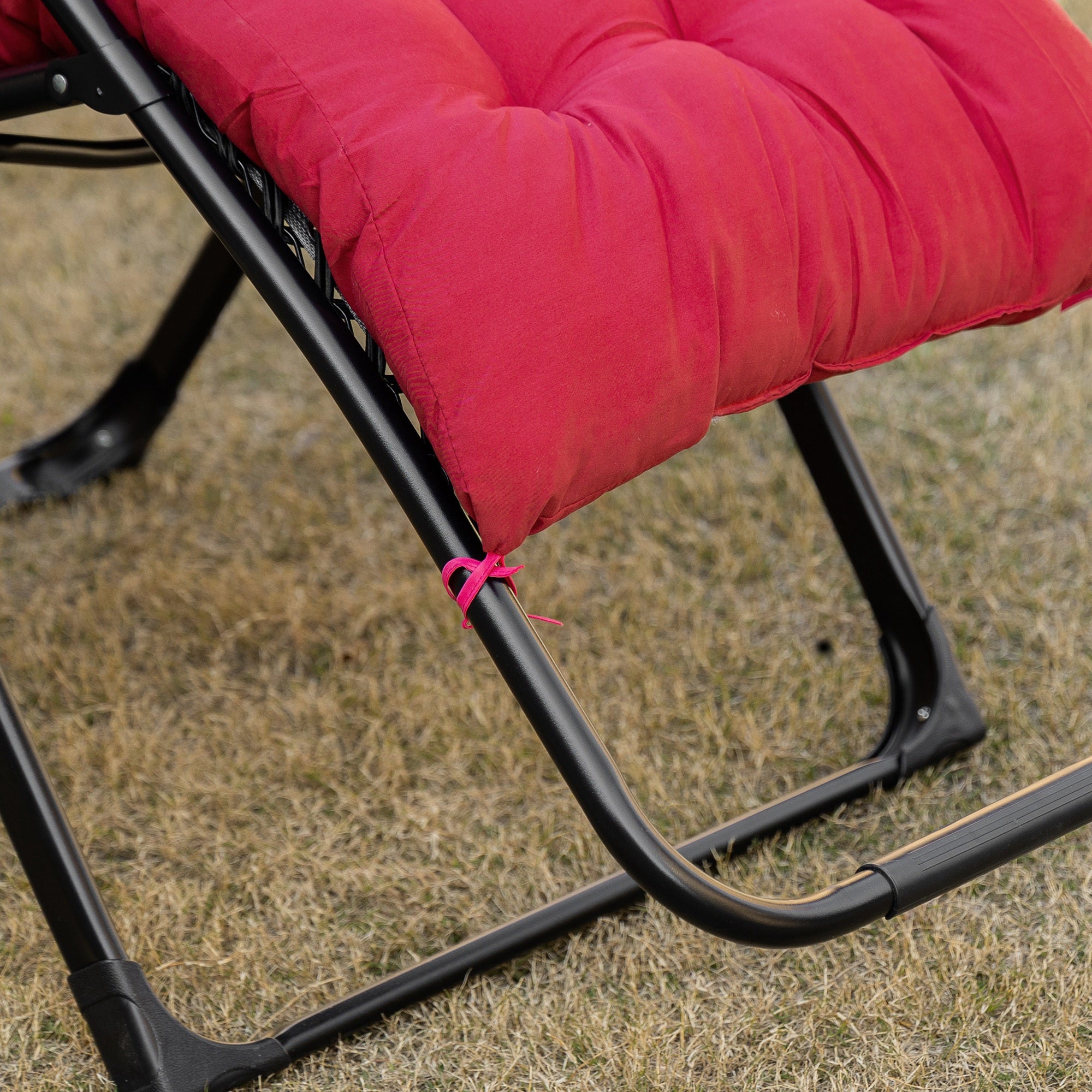 Outsunny Padded Zero Gravity Chair, Folding Recliner Chair, Patio Lounger with Cup Holder, Adjustable Backrest, Removable Cushion for Outdoor, Patio, Deck, and Poolside, Red
