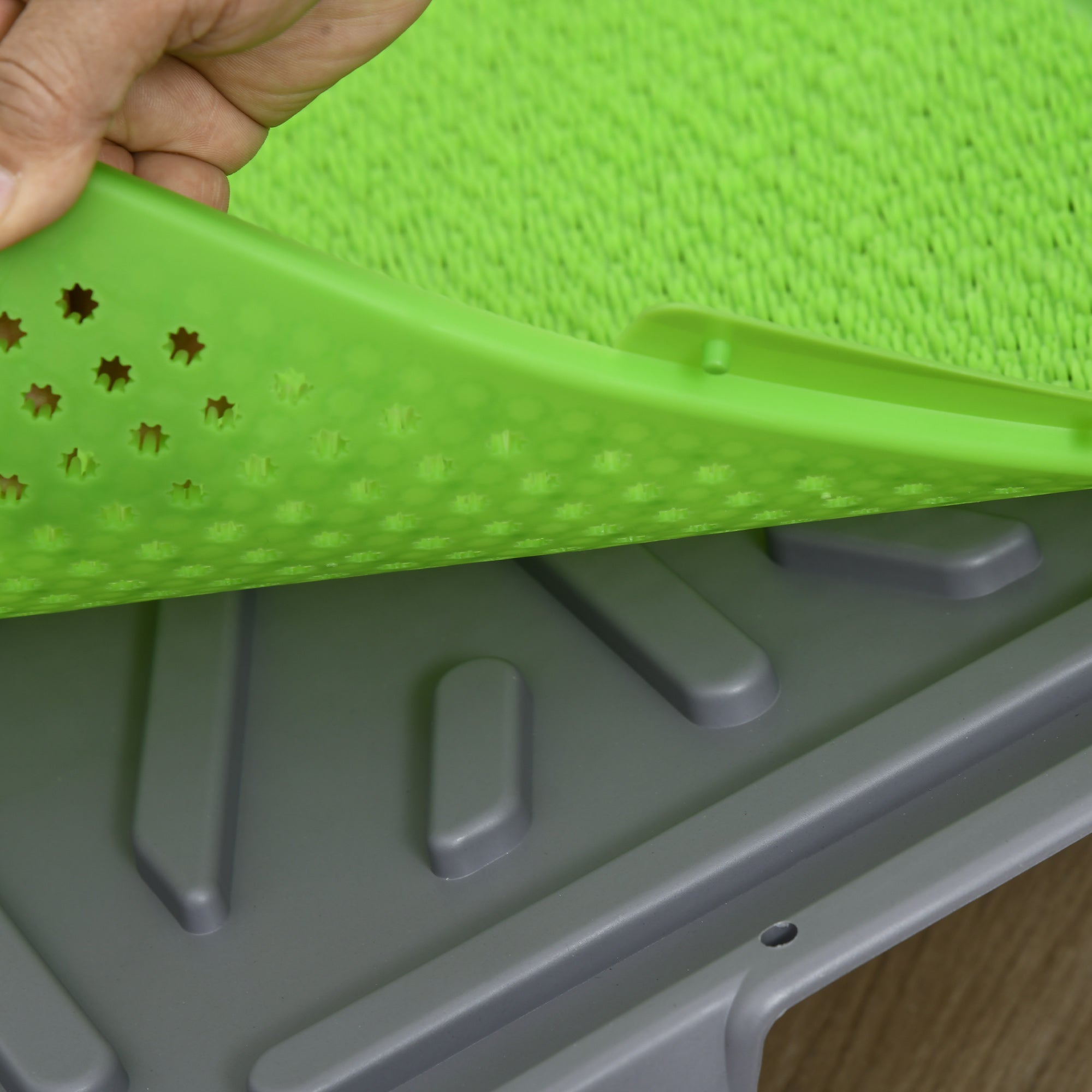 PawHut Grass Pee Pad for Dogs, 26" x 16" Artificial Grass with Tray for Dogs Potty Training Indoor Outdoor, Green