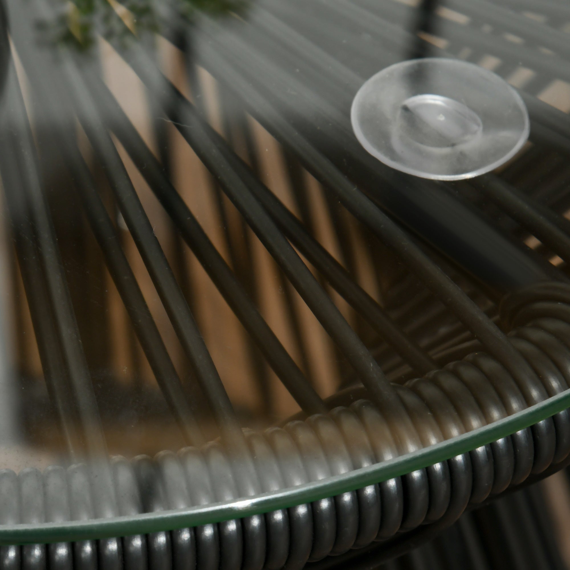 Outsunny Freestanding End Table, Round Hollow Drum Design Side Table with Round PE Rattan and Tempered Glass Tabletop for Patio, Garden, Balcony, Black