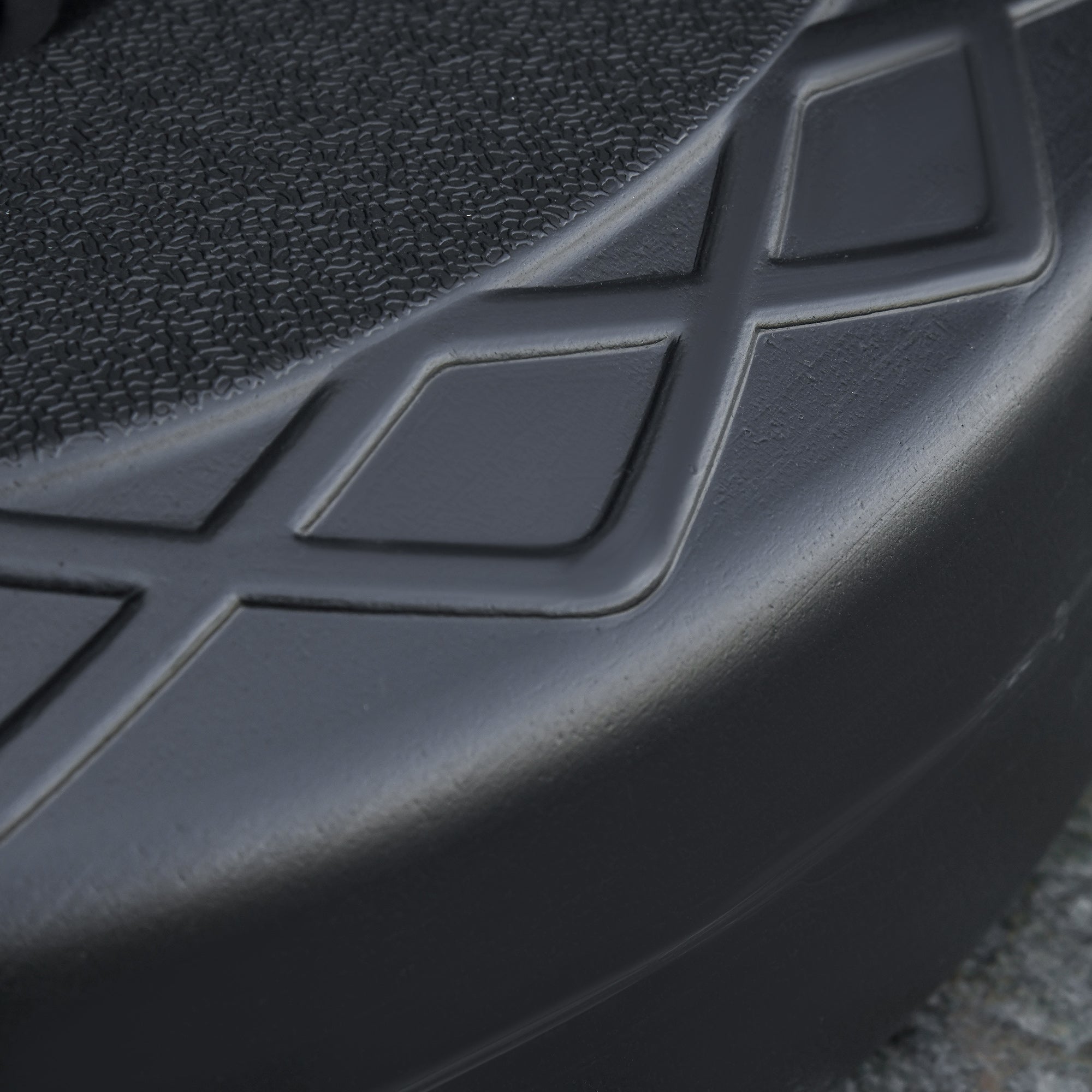 Outsunny 22'' Round Parasol Base Stand Outdoor Umbrella Weights Holder for Market Parasols, Water Filled, for 38/48 mm Poles, Black