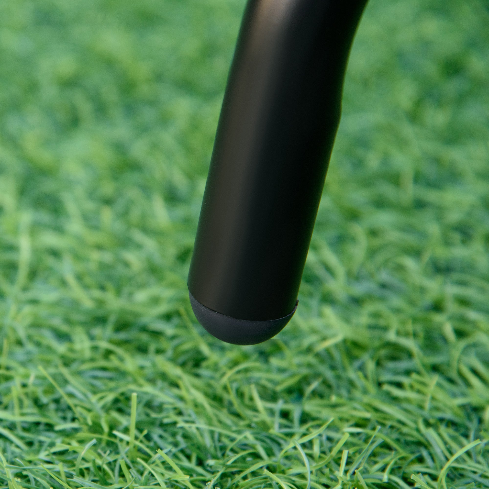 Outsunny Outdoor Side Table, 20" Round End Table, Bistro Table with Tempered Glass Top for Patio, Garden, Balcony, Poolside, Black