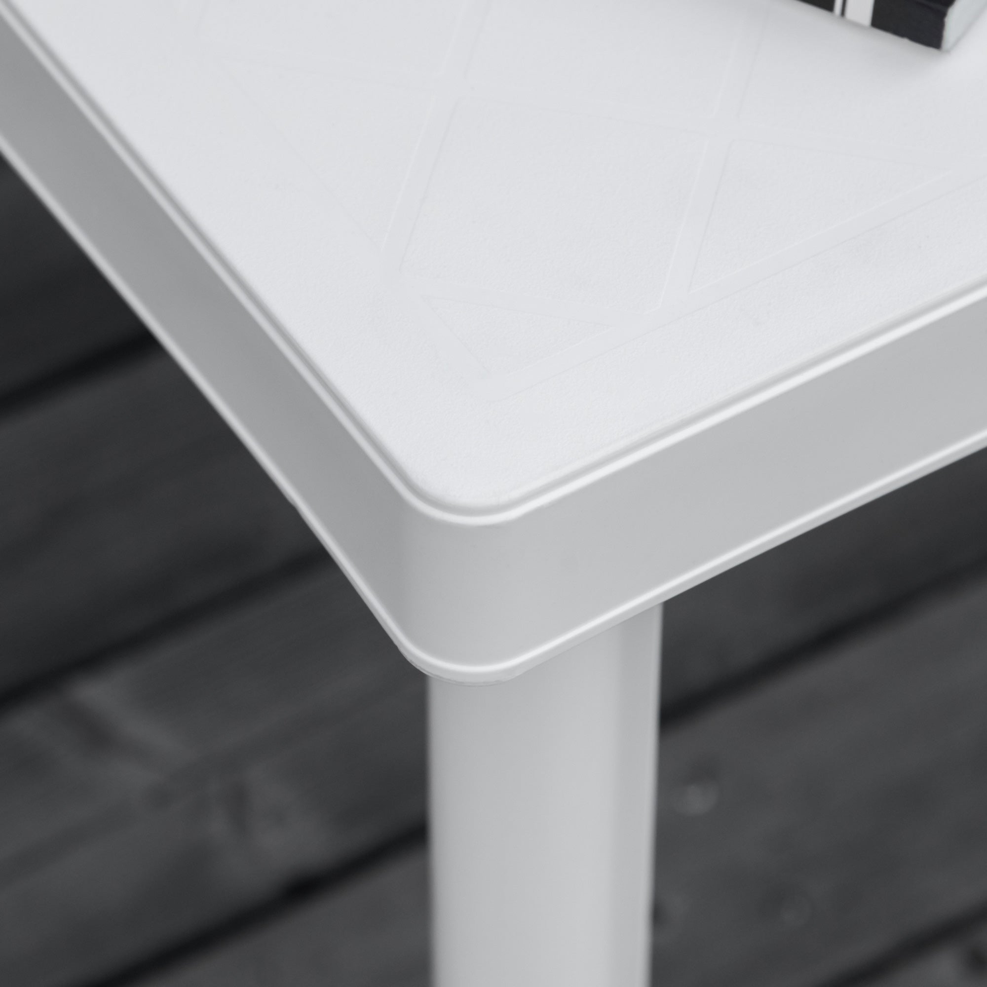 Outsunny Garden Side Table. Plastic Outdoor Square Coffee End Table for Drink, Snack, White