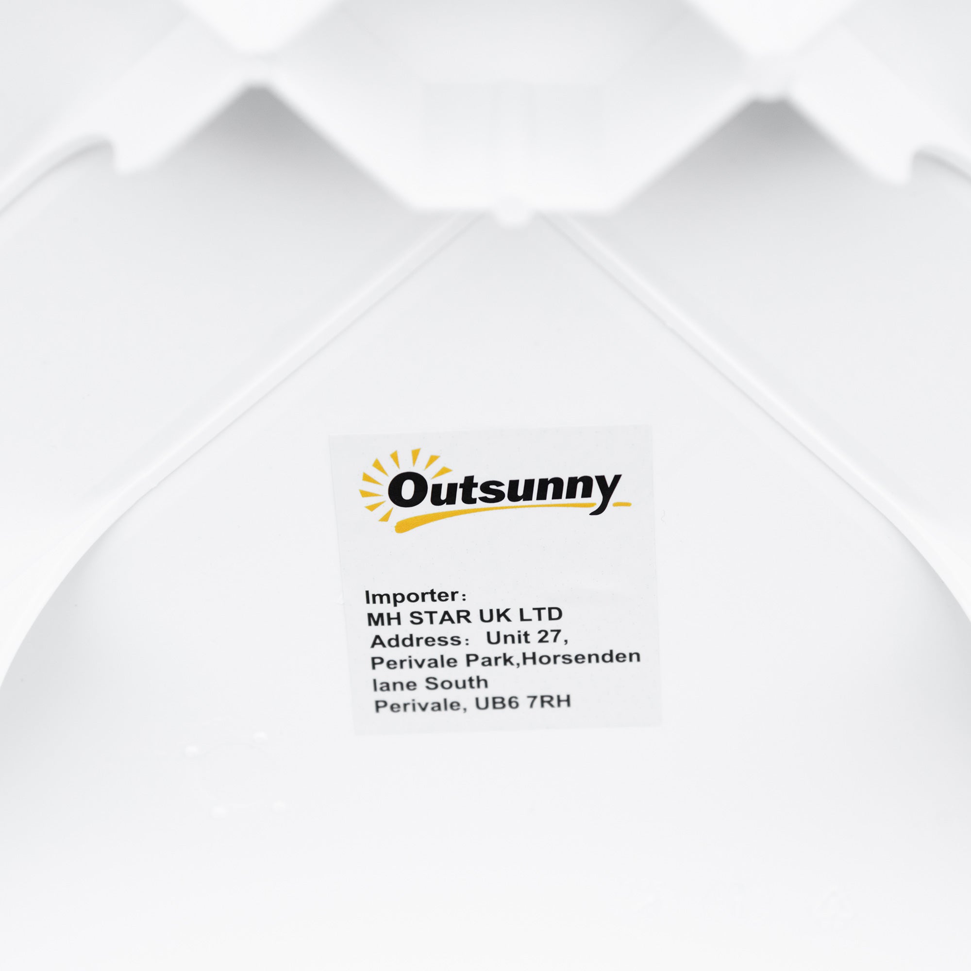 Outsunny Garden Side Table. Plastic Outdoor Square Coffee End Table for Drink, Snack, White