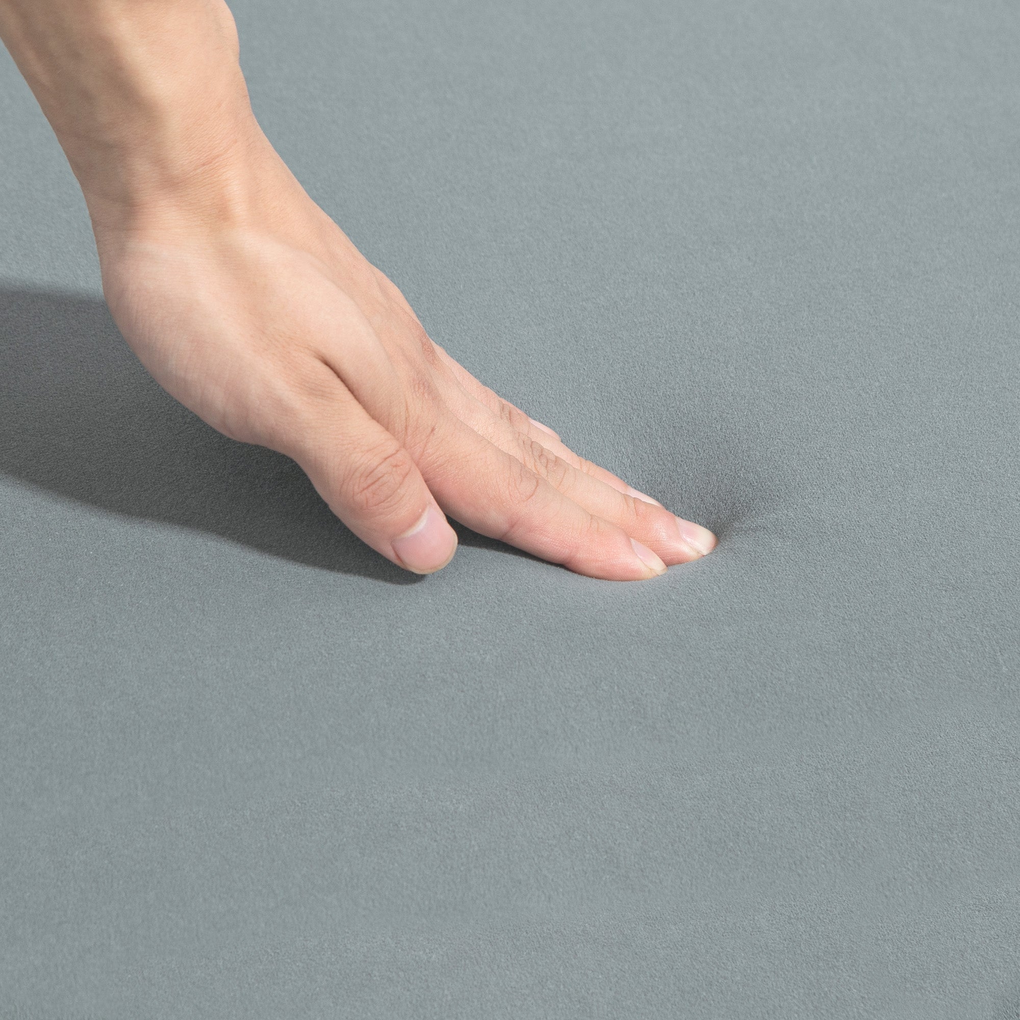 HOMCOM Upholstered Bedroom Bench, Channel Tufted Storage Bench, Bench Seat with Thick Padding and Metal Legs, Ottoman Bench for Bedroom Living Room, Hallway, Grey