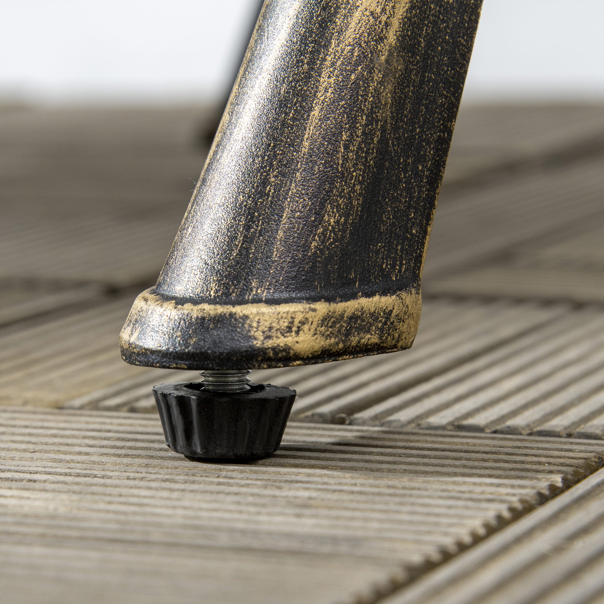 Outsunny 3 Piece Cast Aluminium Garden Bistro Set for 3, Outdoor Coffee Table Set with Parasol Hole, Two Armless Chairs and Round Coffee Table for Balcony, Patio, Bronze