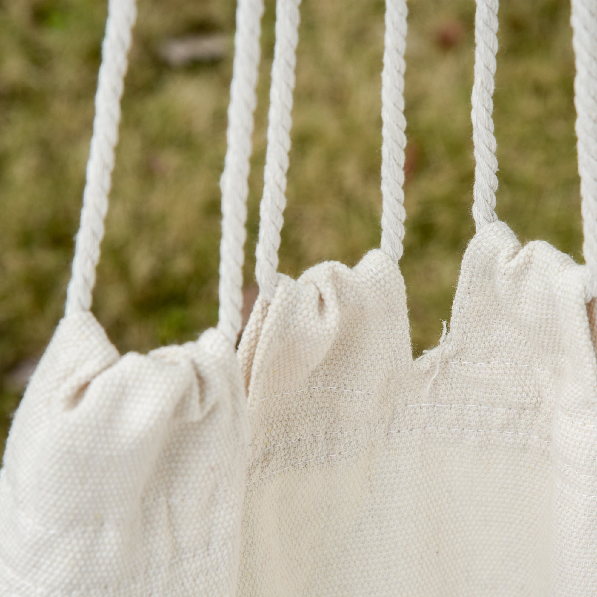 Outsunny Hammock Chair Swing Hanging Macrame Chair Cotton w/ Two Soft Seat Cushions, for Bedroom Indoor Outdoor Ideal Gift for Kids Lover Birthday Present, White