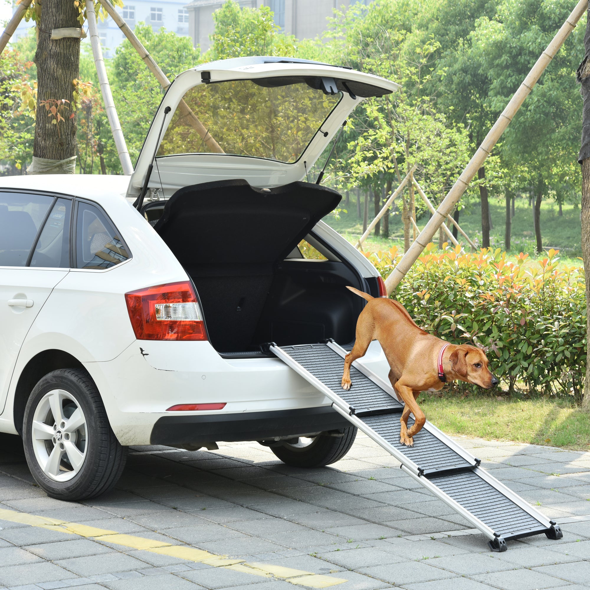 PawHut 28" - 62.5" Telescoping Dog & Pet Ramp with Lightweight Aluminum Design & Anti-Skid Surface for Elderly Pets