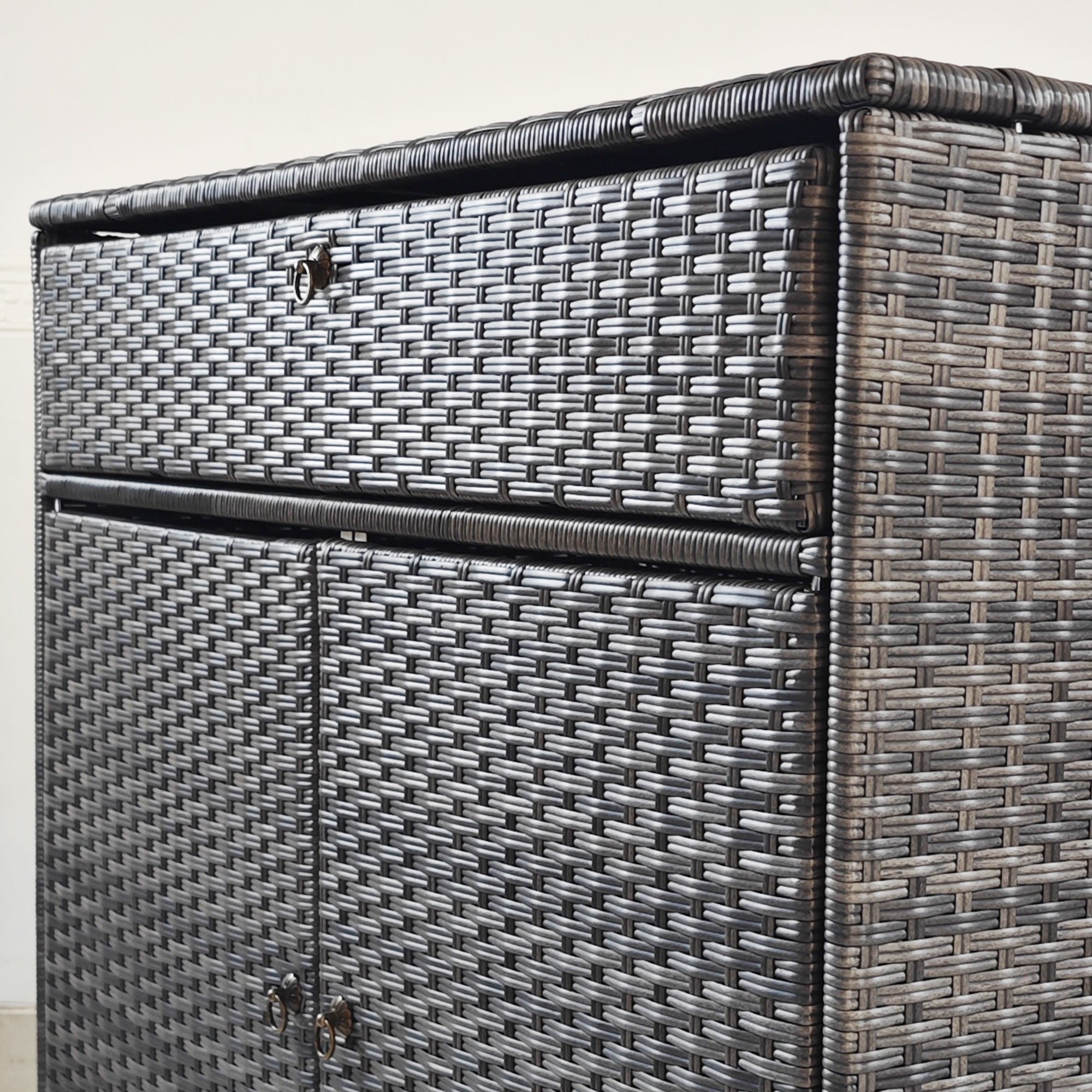 Outsunny Outdoor Storage Cabinet, Wicker 2-Door Pool Towel Storage Cabinet with Drawer, Freestanding PE Rattan Pool Organizer with Steel Frame for Garden, Porch, Patio, Grey