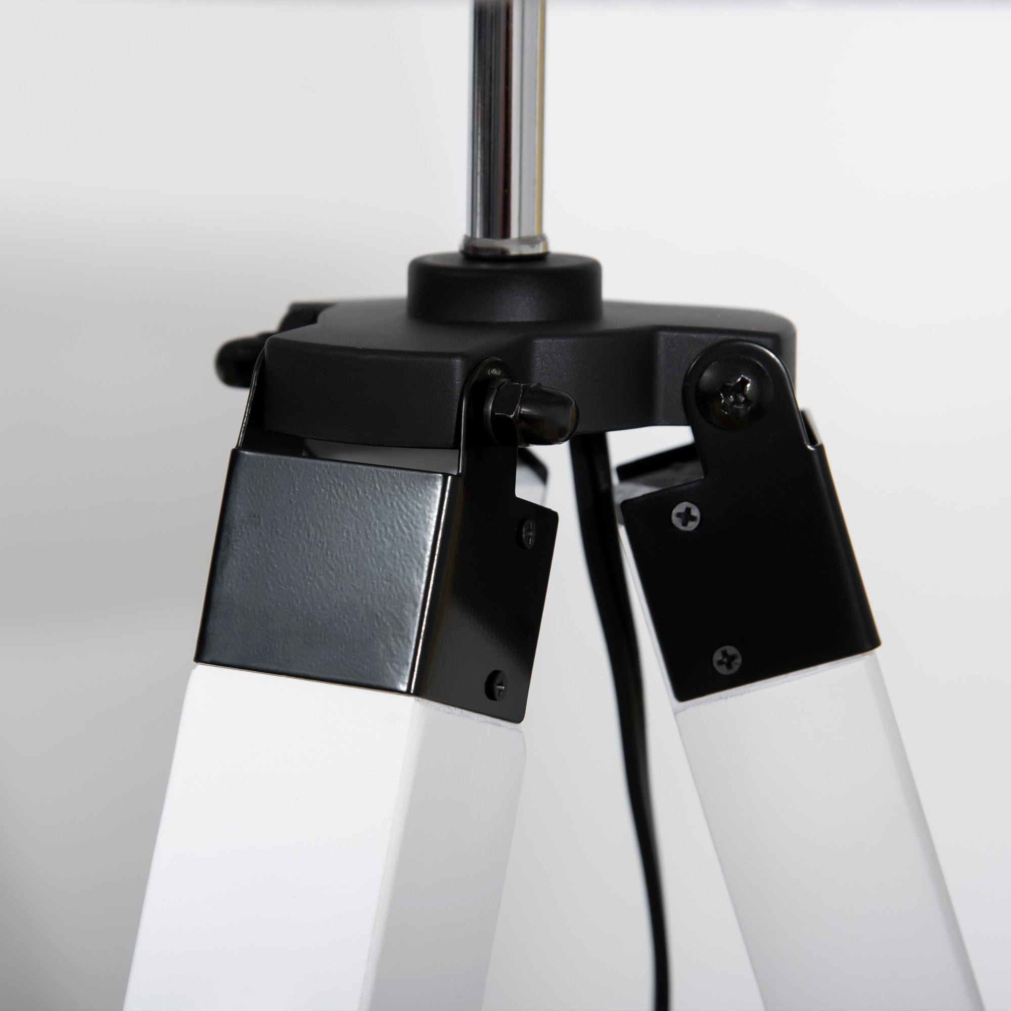 HOMCOM Tripod Floor Lamp, Adjustable Height Wooden Standing Lamp with E26 Lamp Base for Living Room, Bedroom, White and Grey