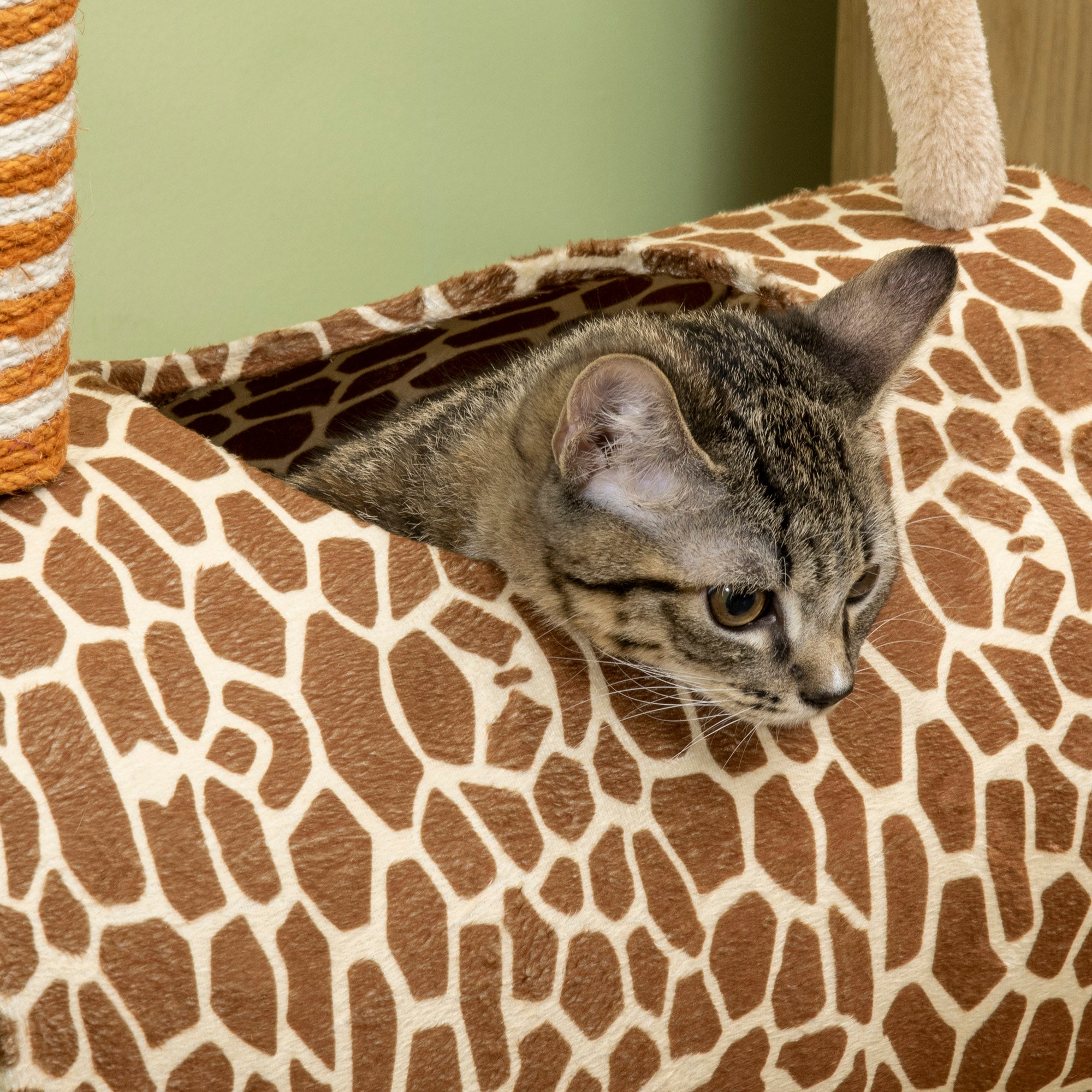 PawHut Cat Tree for Indoor Cats Cute Giraffe Kitten Play Tower w/ Scratching Posts, Tunnel, Toy Ball, 48.5 x 34.5 x 101cm - Beige