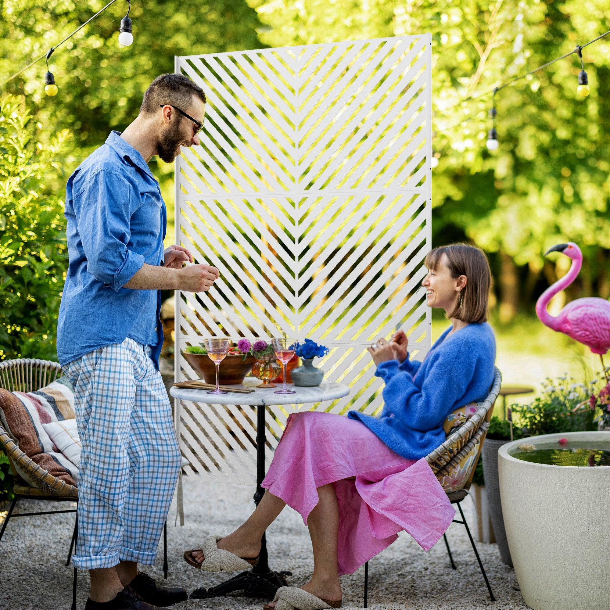 Outsunny Metal Outdoor Privacy Screen, Decorative Outdoor Divider with Stand and Expansion Screws, Freestanding Privacy Panel for Garden, Backyard, Deck, Triangle Style, White