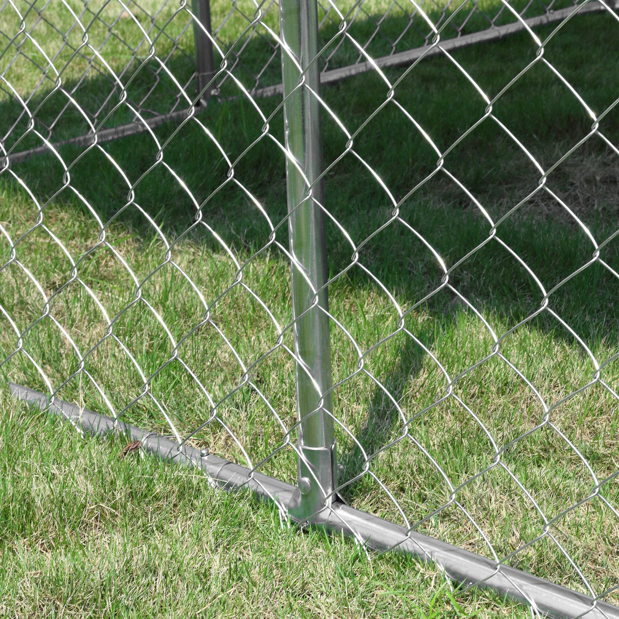 PawHut 7.5' x 7.5' x 5.6' Dog Kennel, Outdoor Dog Run with Waterproof, UV Resistant Roof, Lockable Door for Large-Sized Dogs, Silver
