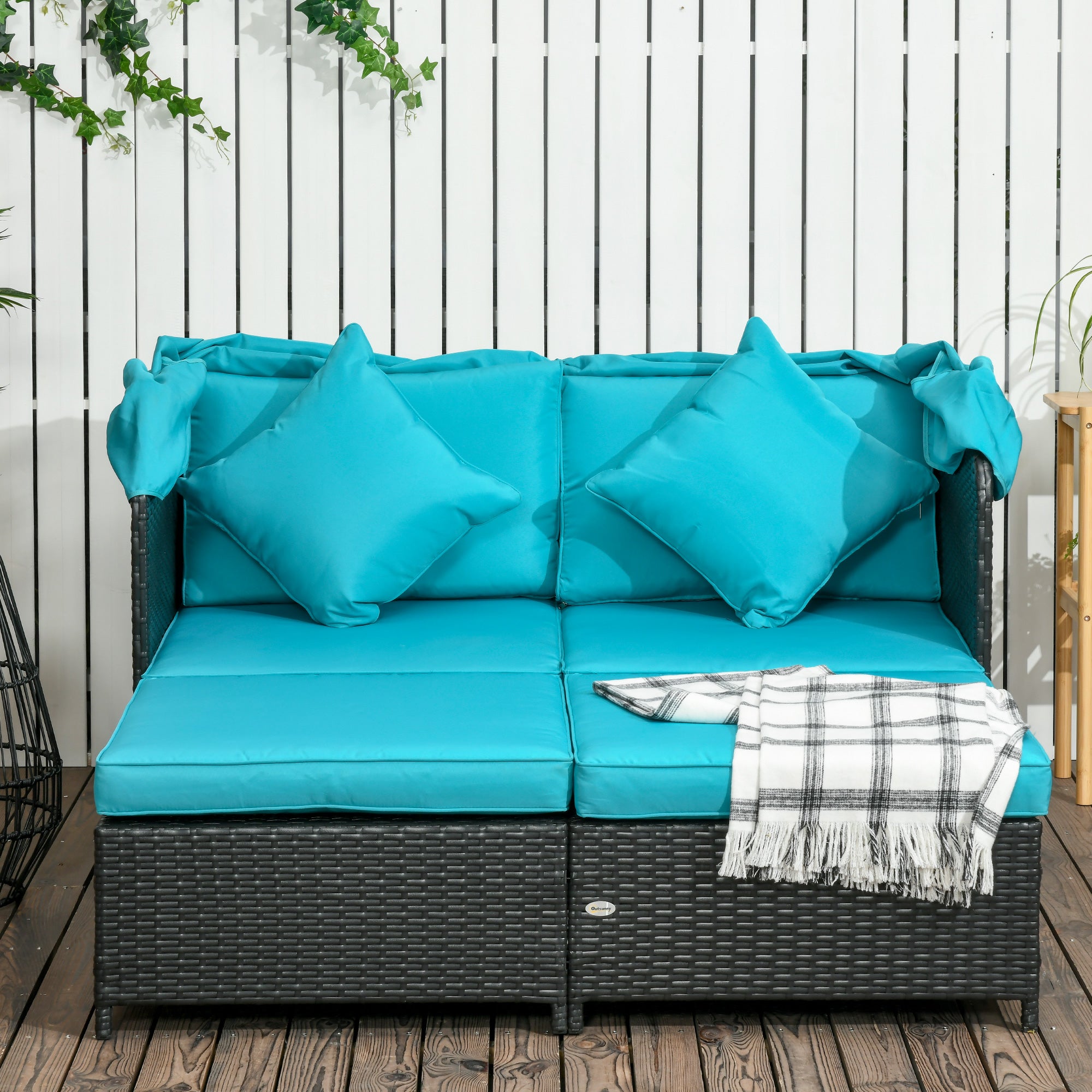 Outsunny Patio Daybed, Outdoor Wicker Double Daybed, PE Rattan Sun Lounger for 2-Person with Cushions, and Foldable Awning, for Garden, Balcony, Poolside, Green
